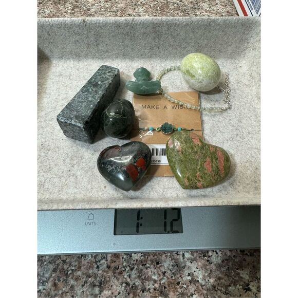 Green 💚 - 1lb Crystal Bundle - Picture 3 of 3